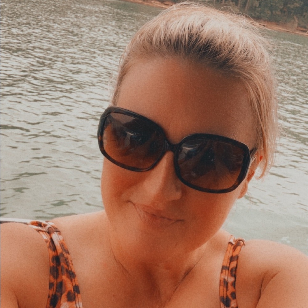 Meet your Posher, Jeanine